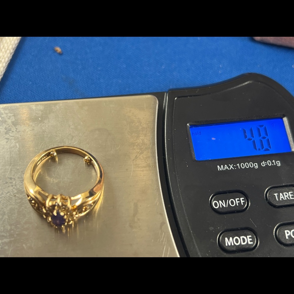 Size 7 gold ring - Picture 7 of 7